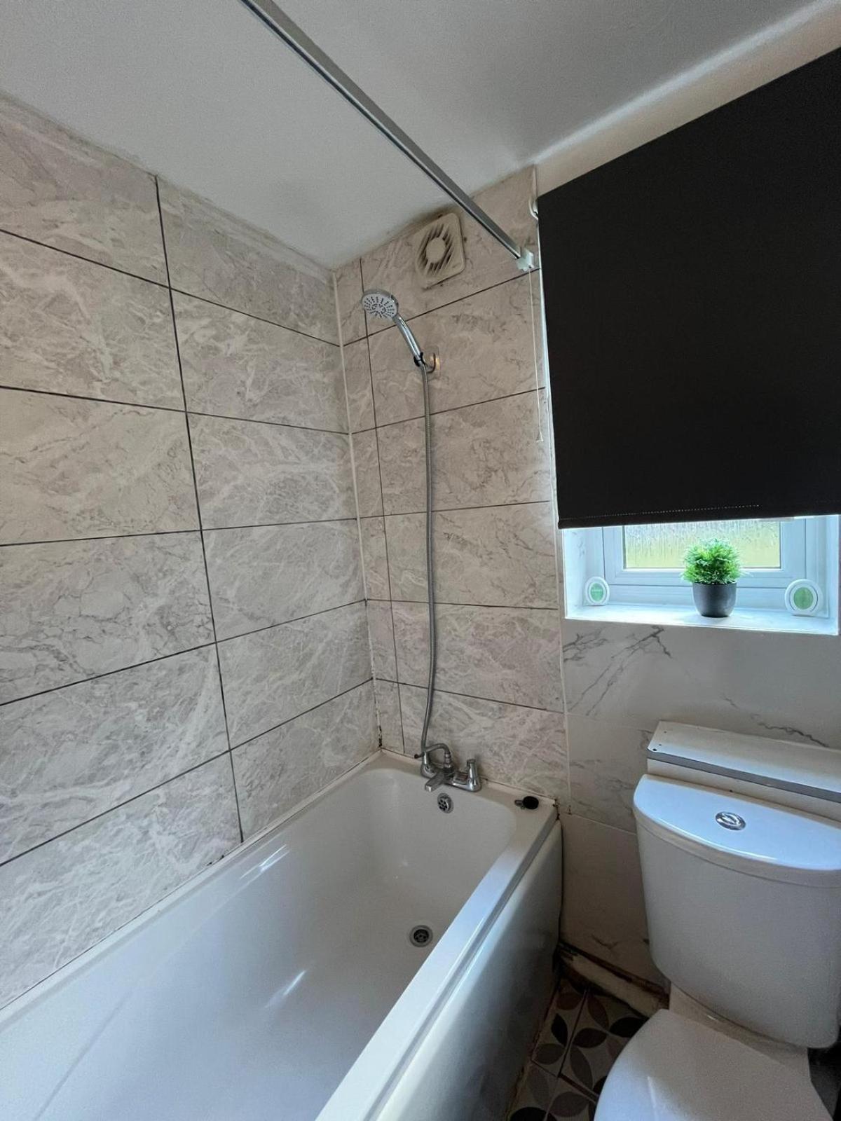 Stunning 1 Bedroom Apartment In Дагенем Экстерьер фото